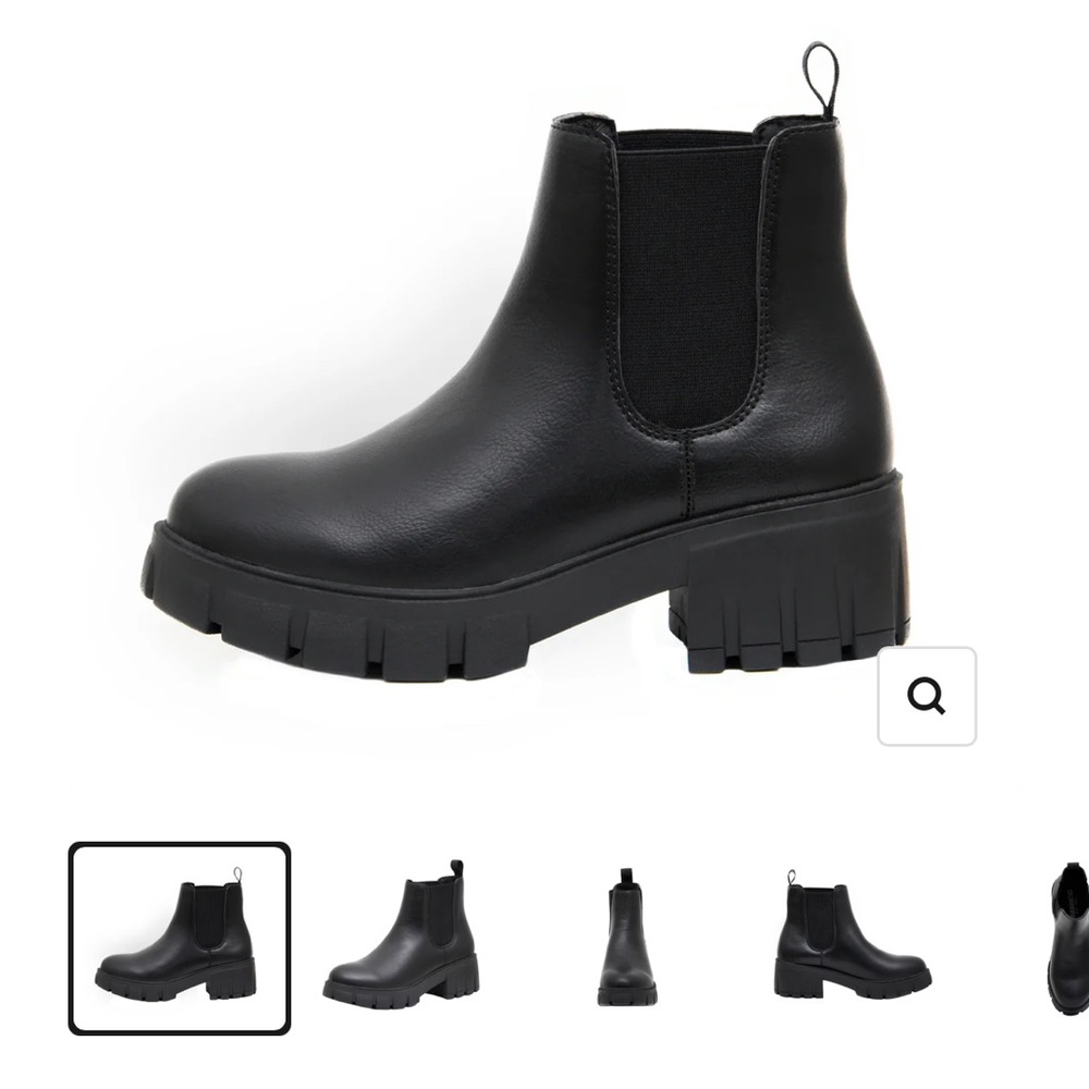 Cushionaire Black Chelsea Lug Sole Boots